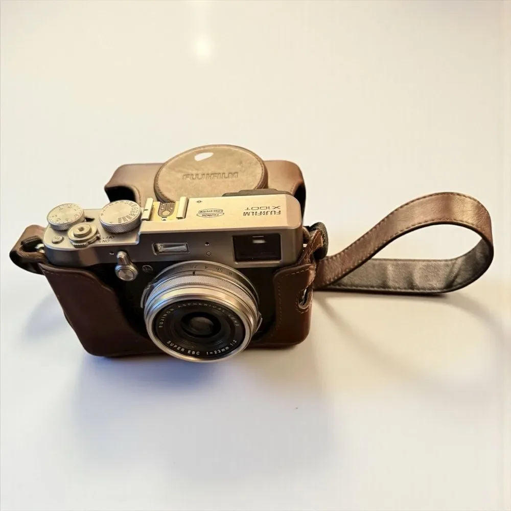 Fujifilm X100T 16 MP Digital Camera and Accessories - Picture 3 of 15